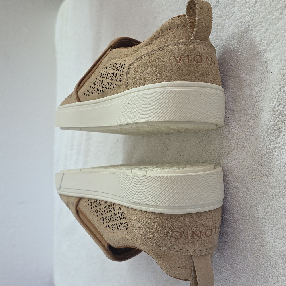 Vionic Kimmie Perforated Wheat Slip On Sneaker Womens Size 9 Nwob - Picture 11 of 16